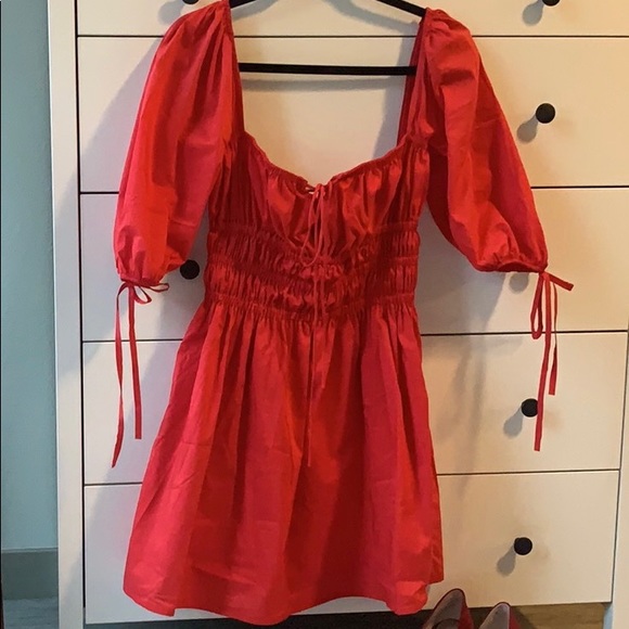 Red mini dress with puffy sleeves. - Picture 4 of 6